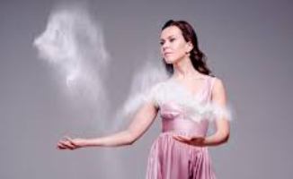 KATERINA BARSOUKOVA  – DESSINS SUR SABLE –